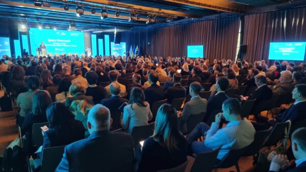 Täiskogu istungil, kus olid peateemaks tugevamad ühiskonnad, avas Eesti riigi poolseid seisukohti teiste hulgas siseminister Igor Taro.